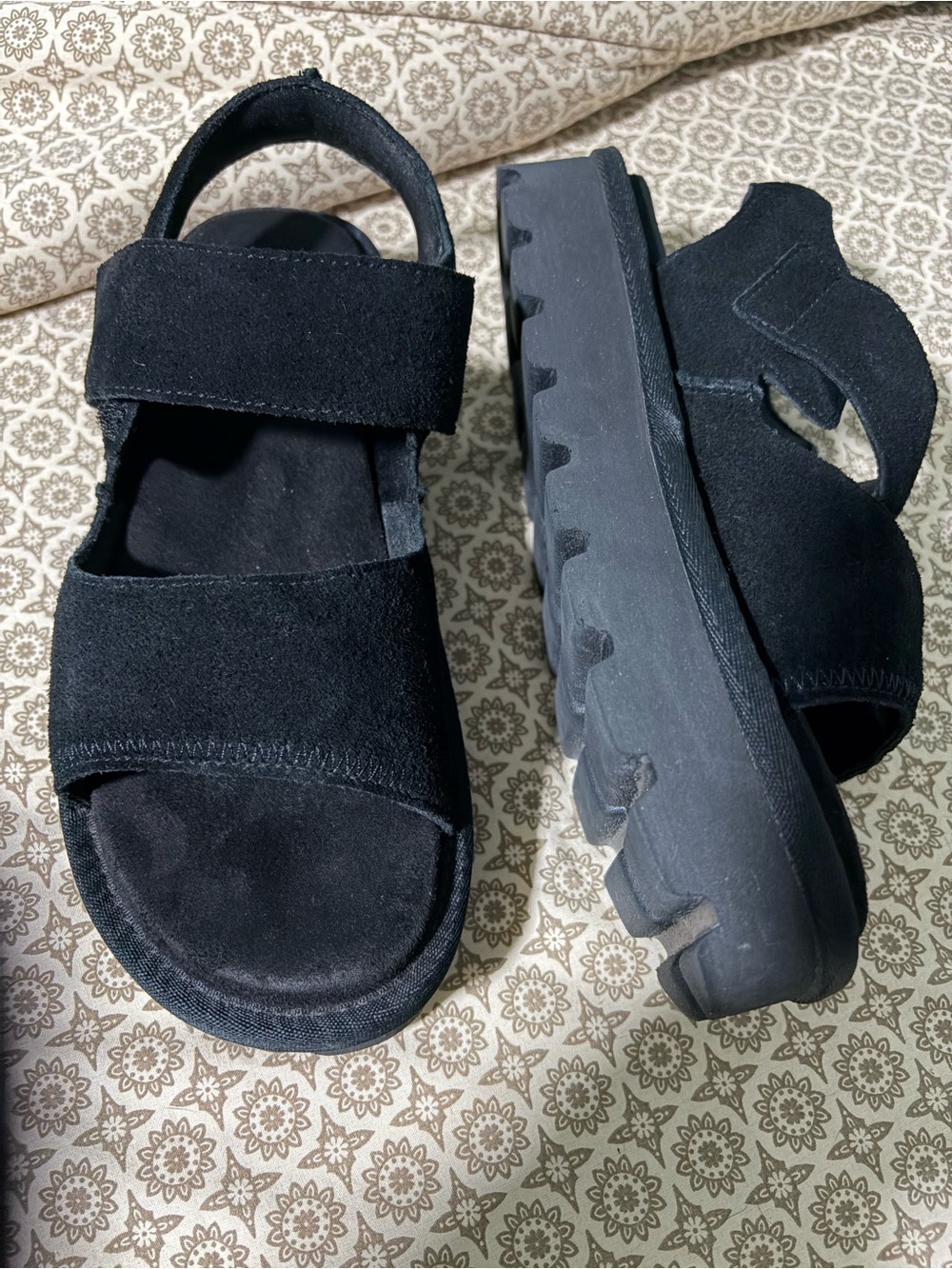 Tizz platform Uggs black suede sandals women 7 ankle strap